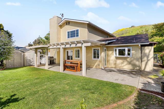 201 Foussat Rd, Oceanside CA: https://media.crmls.org/mediaz/0e6ddb3e-4613-4561-85d0-317b0c9d3920.jpg