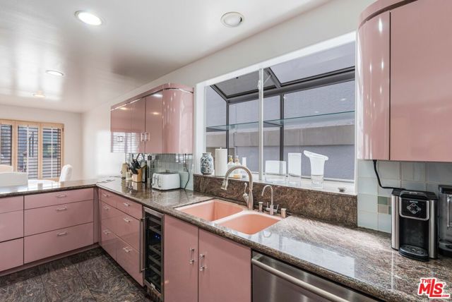 4611 Roma Court, Marina del Rey CA: https://media.crmls.org/mediaz/0e6ebddb-cd27-4516-ba32-1c83c1d6ef43.jpg