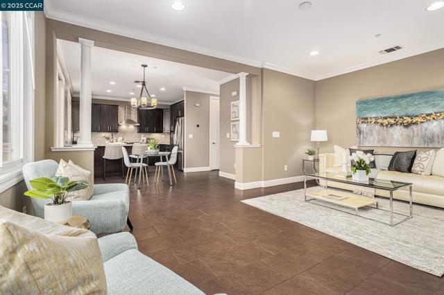 Image 12 of 50 For 203 Seacliff Way