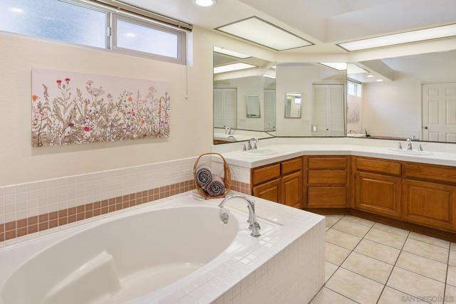 16504 Calle Pulido, San Diego CA: https://media.crmls.org/mediaz/0e7005c7-20d2-4ae5-a630-d1b55dc98dac.jpg