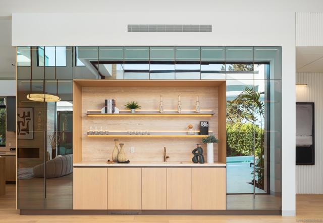 6283 La Jolla Scenic Drive S, San Diego CA: https://media.crmls.org/mediaz/0e70447f-a840-4aba-b642-582ebffb06be.jpg
