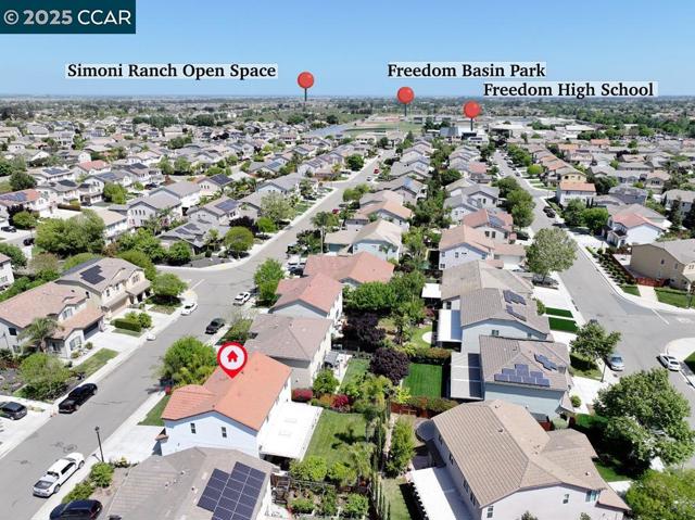 369 Myrtle Ln, Oakley CA: https://media.crmls.org/mediaz/0e705eca-03ed-47db-8da7-664511f35a88.jpg