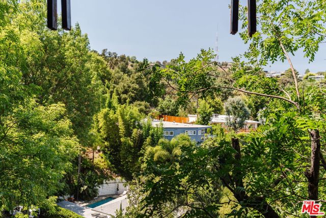 2344 Sunset Heights Drive, Los Angeles CA: https://media.crmls.org/mediaz/0e707531-6a9f-43de-b528-a472cc100622.jpg