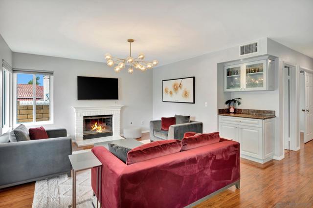 1976 Vineyard Ave, Vista CA: https://media.crmls.org/mediaz/0e70a8f4-5b29-400e-9075-8662503904a0.jpg