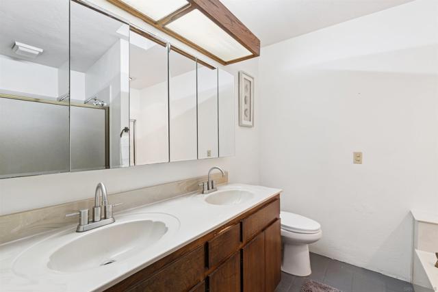 1722 Tierra Libertia Rd, Escondido CA: https://media.crmls.org/mediaz/0e70d19e-18f6-451c-bc8d-8f7cc1a6a2ac.jpg