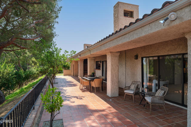 872 Flores De Oro, South Pasadena CA: https://media.crmls.org/mediaz/0e70ed24-9f1c-4b73-a803-ecd297316cae.jpg