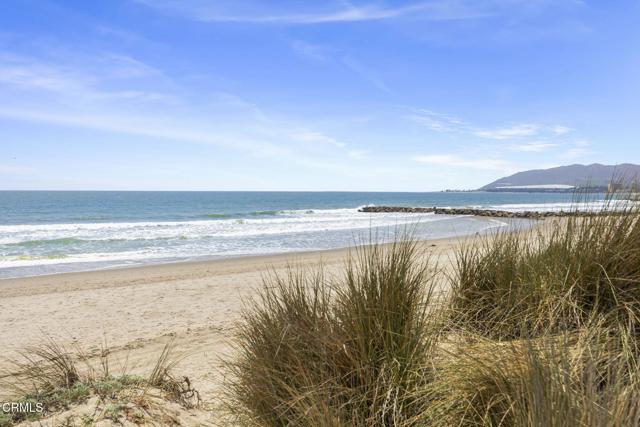 1218 Cornwall Lane, Ventura CA: https://media.crmls.org/mediaz/0e7195eb-6759-4812-bd98-c0a36305fad0.jpg