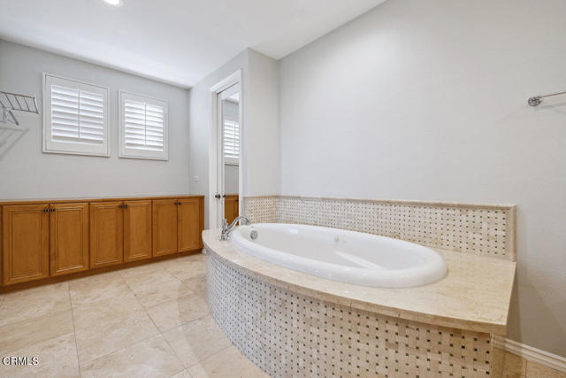 4111 Adriatic Street, Oxnard CA: https://media.crmls.org/mediaz/0e72a6fe-8e1a-451a-bae8-05cae622a177.jpg