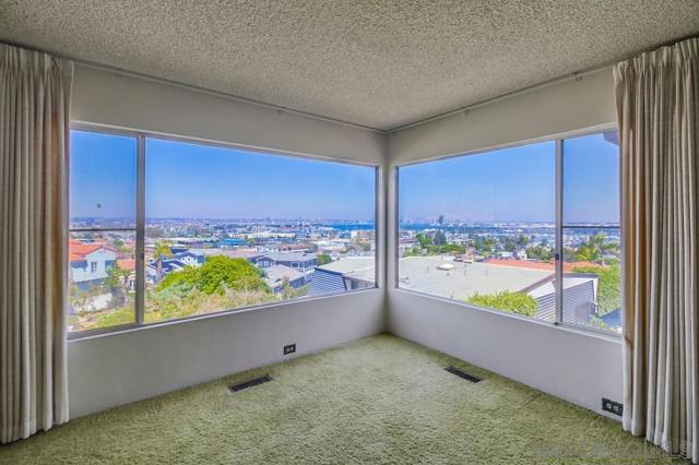 954 Harbor View Dr, San Diego CA: https://media.crmls.org/mediaz/0e72b925-ac62-4bff-b8f7-1ed5abd5ea4c.jpg