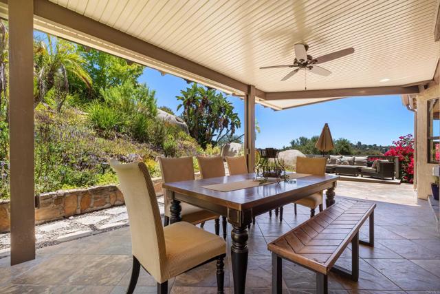 28551 Meadow Glen Way W, Escondido CA: https://media.crmls.org/mediaz/0e72bcf7-0801-42fa-a734-6ae5b02f3c07.jpg