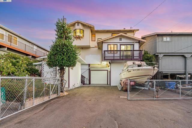 71 Taylor Pl, Bethel Island CA: https://media.crmls.org/mediaz/0e730bbc-2285-4994-ac63-18059b0803f6.jpg