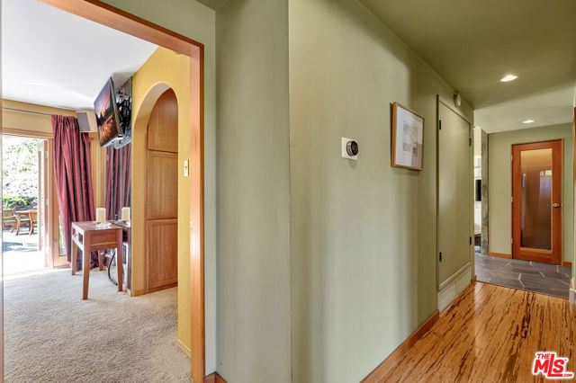 15511 Woodcrest Drive, Sherman Oaks CA: https://media.crmls.org/mediaz/0e733dbc-c138-482f-b0be-1820b6ead361.jpg