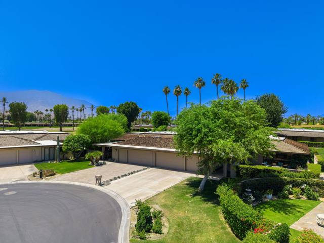 6 Amherst Court, Rancho Mirage CA: https://media.crmls.org/mediaz/0e737454-c63f-4aba-86e4-c40e15a90191.jpg