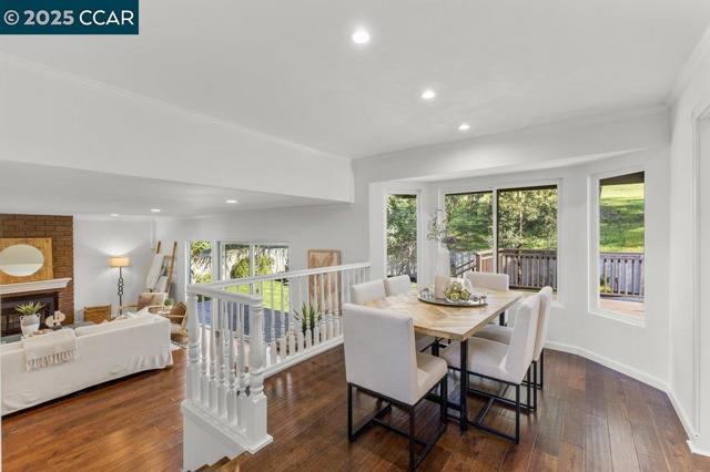 Image 7 of 32 For 220 Cypress Hills Ct
