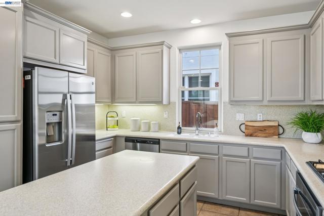 220 Hollister Avenue, Alameda CA: https://media.crmls.org/mediaz/0e74b4e8-9b11-4526-b787-b2c4749f684b.jpg