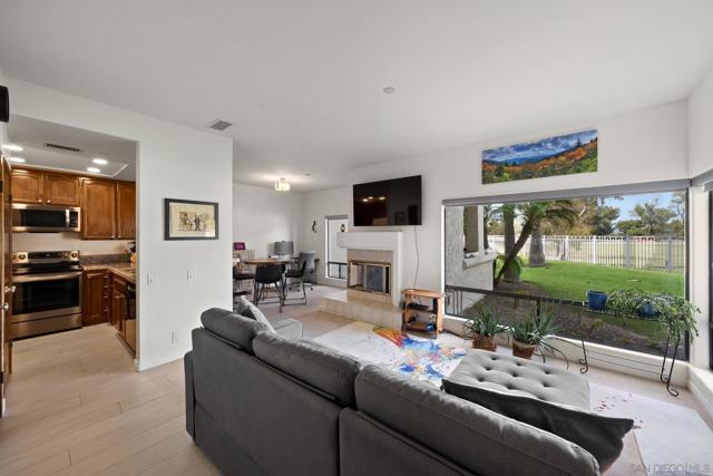 12132 Royal Birkdale Row Unit 104E, San Diego CA: https://media.crmls.org/mediaz/0e750558-76d8-4e95-a9f3-a3241bc9d873.jpg