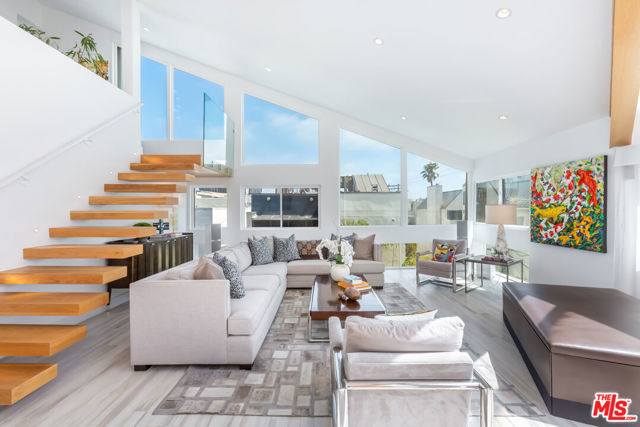 18 Union Jack Street, Marina del Rey CA: https://media.crmls.org/mediaz/0e7611eb-bd36-4243-8a22-8bb5773b6858.jpg