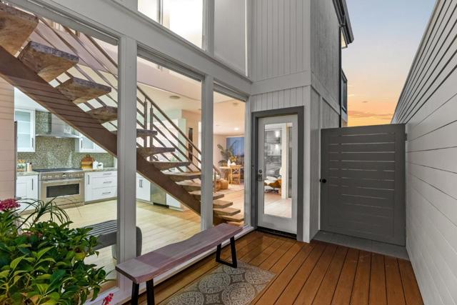 9 Rockview Drive, Santa Cruz CA: https://media.crmls.org/mediaz/0e76c0eb-27d7-4da6-ad41-f3dcd58c0290.jpg