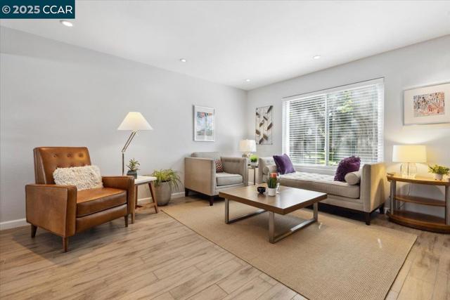 1237 Pine Creek Way, Concord CA: https://media.crmls.org/mediaz/0e76e07c-aa1a-47a1-a805-170a0c8ba15c.jpg