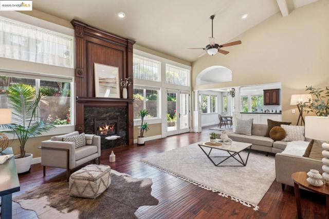 3244 Ridgeview PL, Hayward CA: https://media.crmls.org/mediaz/0e7727a5-d4bf-448c-b33e-24ddb57c11fb.jpg