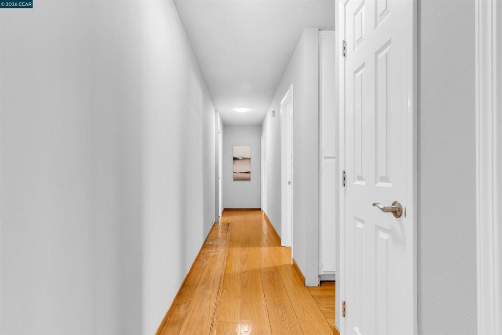 https://media.crmls.org/mediaz/0e7761e2-b2e5-4825-9932-730b0768b8bc.jpg?preset=X-Large