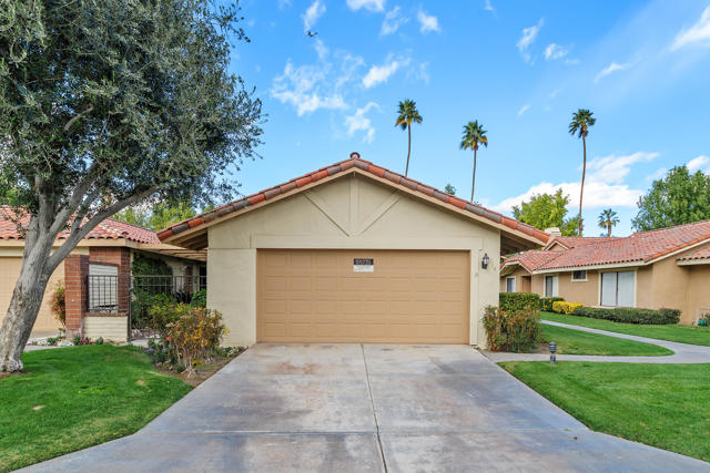 314 Sierra Madre S, Palm Desert CA: https://media.crmls.org/mediaz/0e77bcc1-0229-4710-9612-8acc08539687.jpg