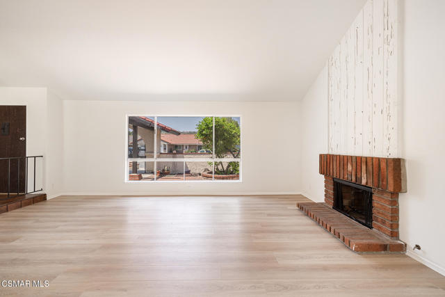 5888 E Marlies Avenue, Simi Valley CA: https://media.crmls.org/mediaz/0e780dc6-2f3f-4e83-ac64-df3c1c865056.jpg