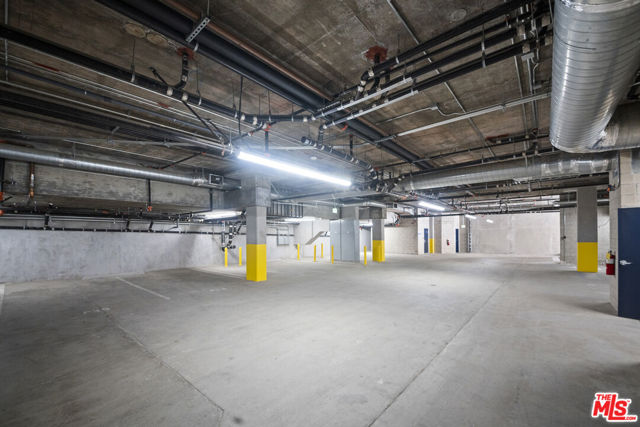 160 N La Peer Drive, Beverly Hills CA: https://media.crmls.org/mediaz/0e781e93-118c-42ef-8abb-6021bbb680aa.jpg