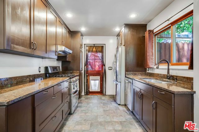 638 N Topanga Canyon Boulevard, Topanga CA: https://media.crmls.org/mediaz/0e783110-7a68-48f1-b4e2-879cfa94e9d6.jpg