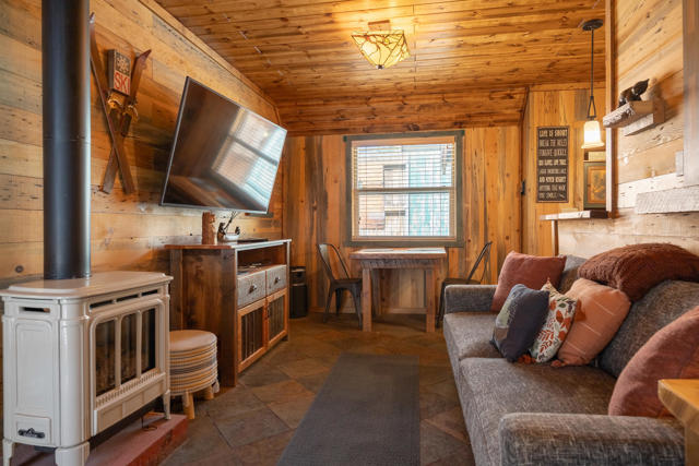 40114 Esterly Lane, Big Bear CA: https://media.crmls.org/mediaz/0e788338-f287-4b4e-a045-60331af752f6.jpg