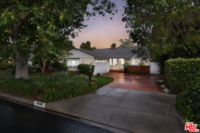 13046 Addison Street photo 2