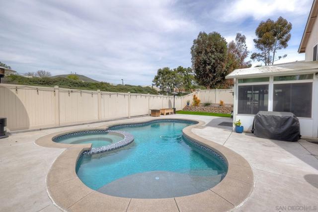 13791 Via Tres Vista, San Diego CA: https://media.crmls.org/mediaz/0e791070-3db4-4211-a5b8-d2533a84b378.jpg