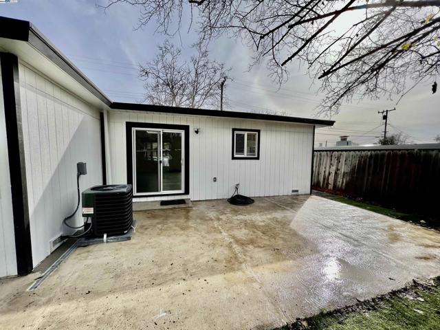 2847 Avon, Concord CA: https://media.crmls.org/mediaz/0e798ece-9b03-4738-85a9-fd749ee60365.jpg