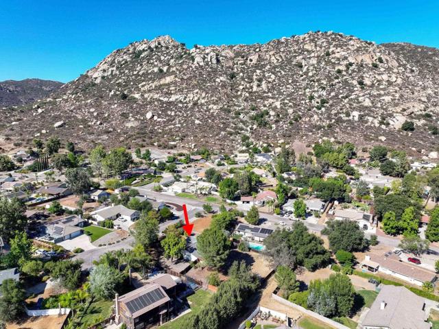 25119 Como Esta Court, Ramona CA: https://media.crmls.org/mediaz/0e79c1e6-22f8-4756-8838-a6761ac48874.jpg