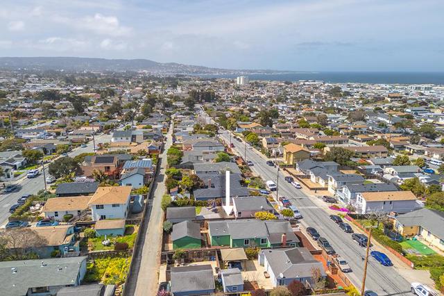 1284 Wanda Avenue, Seaside CA: https://media.crmls.org/mediaz/0e7a7213-51b4-4540-9b78-585ec579f12d.jpg