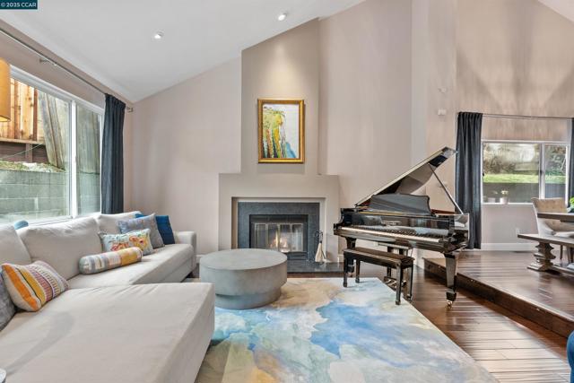 110 Costanza Drive, Martinez CA: https://media.crmls.org/mediaz/0e7ad3cc-7b3b-4412-bd05-78df369251a8.jpg