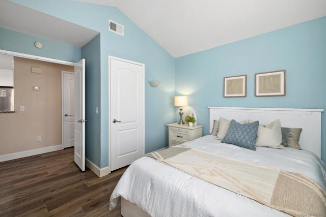 11320 Camino Playa Cancun, San Diego CA: https://media.crmls.org/mediaz/0e7c3057-58ca-41da-a170-2448b2ef8106.jpg