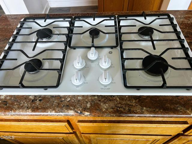 Detail Gallery Image 12 of 25 For 2346 Sunset Dr, Ventura,  CA 93001 - 3 Beds | 2 Baths