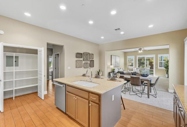 1900 Monte Vista Drive, Hollister CA: https://media.crmls.org/mediaz/0e7d14d9-0488-4ee8-812f-b7a126c3e162.jpg