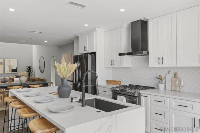914 10th St, Imperial Beach CA: https://media.crmls.org/mediaz/0e7d7eab-2127-487a-ba55-5a7be8bb19ad.jpg