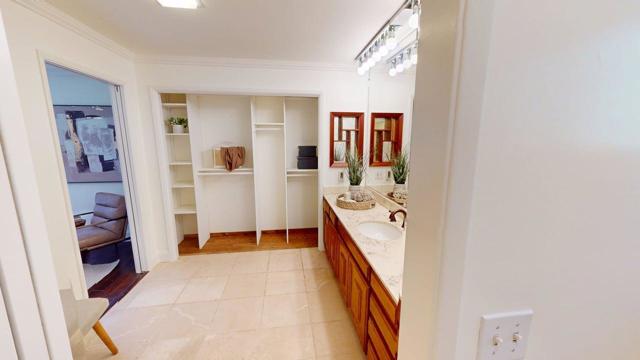 2123 Edgewood Road, Redwood City CA: https://media.crmls.org/mediaz/0e7debe3-4388-4afd-8801-4de38512a7c9.jpg