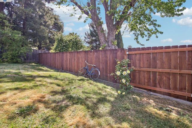 19136 Mayberry Dr, Castro Valley CA: https://media.crmls.org/mediaz/0e7e0468-dd2b-4b0a-9182-d202f5aba25b.jpg