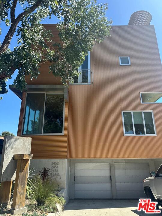 2452 Penmar Avenue, Venice CA: https://media.crmls.org/mediaz/0e7e2f6a-9bf0-45d3-8213-24551cc12063.jpg