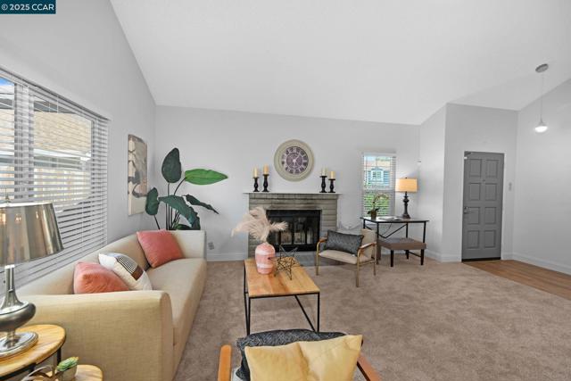 2140 Eastview Pl, Martinez CA: https://media.crmls.org/mediaz/0e7e387e-8eec-4fcd-88a0-d272580eb687.jpg