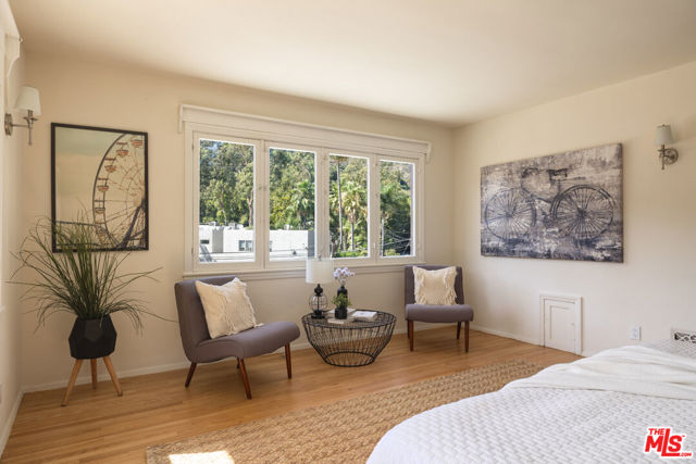 2136 Benedict Canyon Drive, Beverly Hills CA: https://media.crmls.org/mediaz/0e7eca02-6f7b-4148-9ddc-88acb574f5c8.jpg