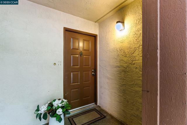 2055 Sierra Rd, Concord CA: https://media.crmls.org/mediaz/0e7f0017-e87a-43c4-a697-98abd2a17a5f.jpg