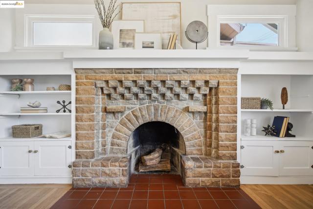 320 Forest St, Oakland CA: https://media.crmls.org/mediaz/0e7f86c7-9f1b-48c4-8c6a-a9c8d618269e.jpg