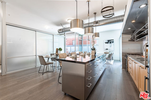 4080 Glencoe Avenue, Marina del Rey CA: https://media.crmls.org/mediaz/0e7fafd8-a602-4550-8b0b-088556d3e01a.jpg