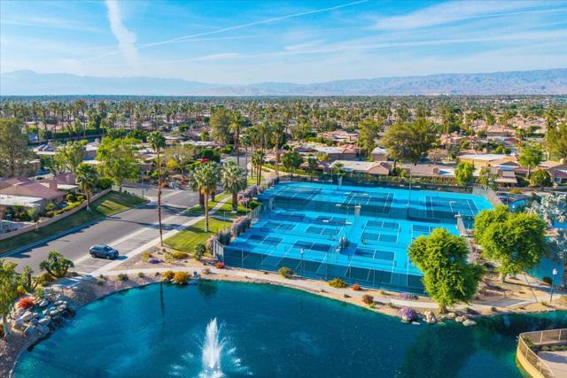 44289 Venice Court, Palm Desert CA: https://media.crmls.org/mediaz/0e80305d-28f5-4a85-a8a3-bd86308fb855.jpg