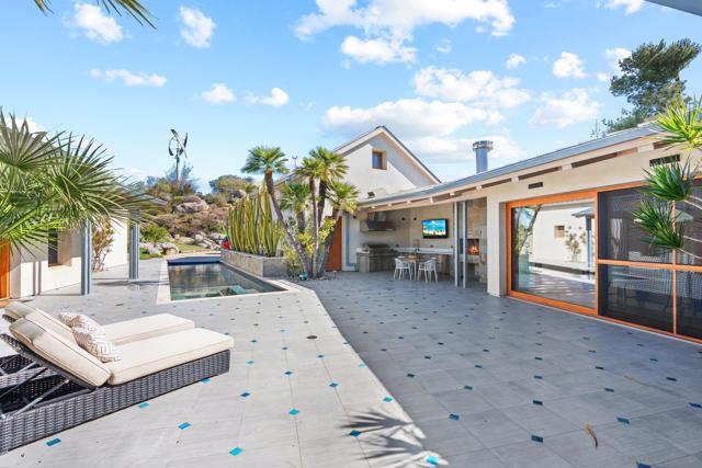 20385 Rancho Villa Rd, Ramona CA: https://media.crmls.org/mediaz/0e805070-03cf-498c-9387-7ca7b756ccff.jpg